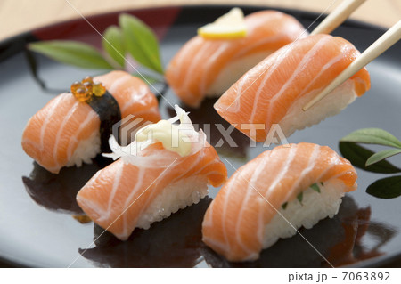 サーモンにぎり サーモンにぎり 7063892
