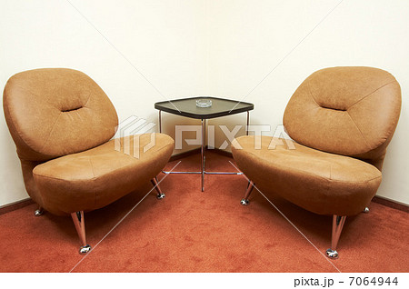 two leather armchairs two leather armchairs 7064944