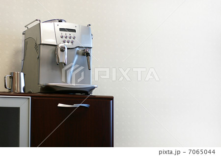 modern coffee maker 7065044