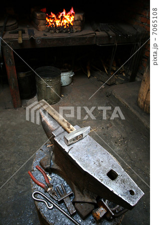 hammer and anvil hammer and anvil 7065108