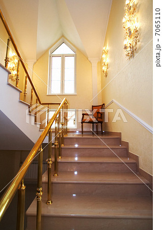 lonely armchair 7065110