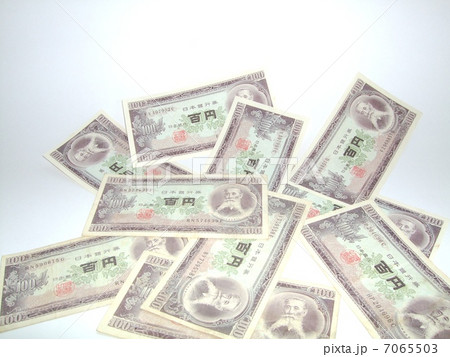 散乱する百円札の画像。 散乱する百円札の画像。 7065503