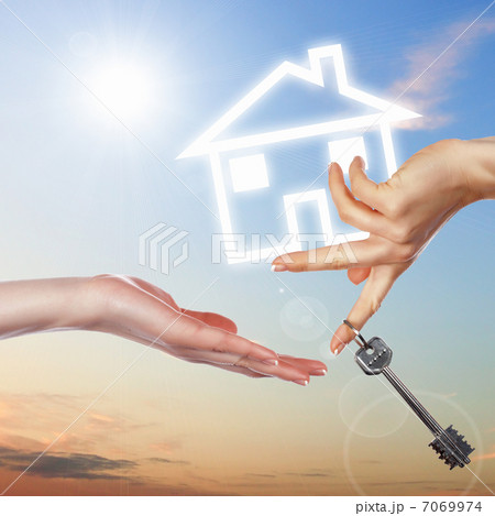 House and human hand against blue sky 7069974