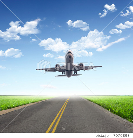 Image of a white passenger plane Image of a white passenger plane 7070893