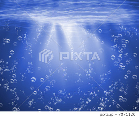 Blue sea underwater with air bubbles Blue sea underwater with air bubbles 7071120
