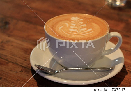 カフェラテ 7075474