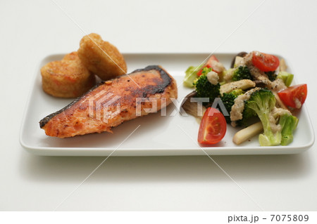 鱒の焼き魚　単品 7075809