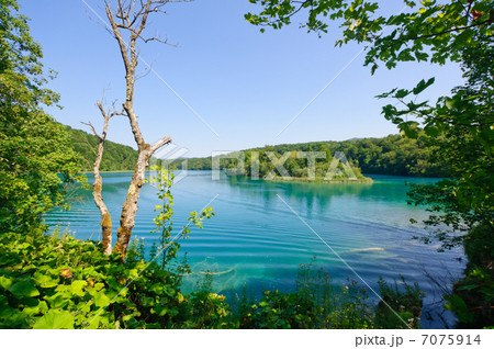 クロアチア　世界自然遺産　プリトヴィツェ湖群国立公園 7075914