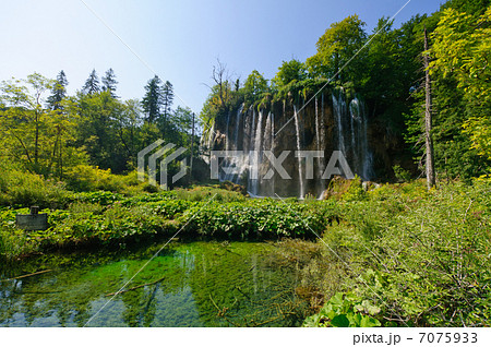 クロアチア　世界自然遺産　プリトヴィツェ湖群国立公園 7075933
