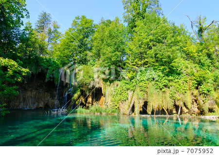 クロアチア　世界自然遺産　プリトヴィツェ湖群国立公園 7075952