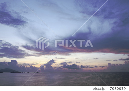 マラッカ海峡夜明け空 7080039