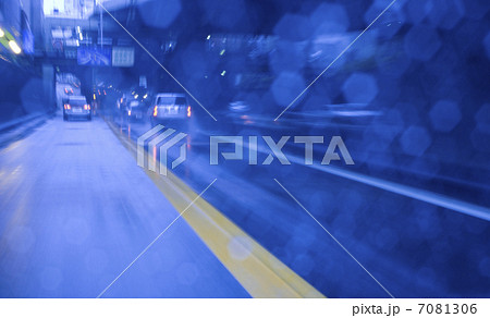 雨の都市高速 7081306