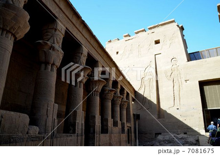 フィラエ島のイシス神殿の列柱 7081675