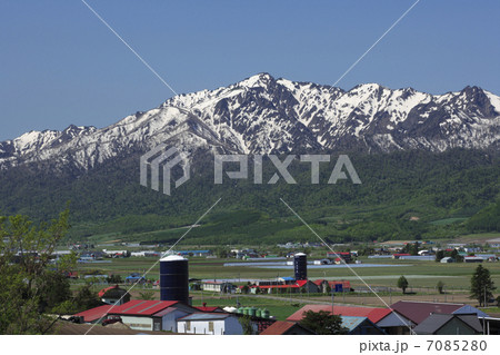 芦別岳と富良野盆地 7085280