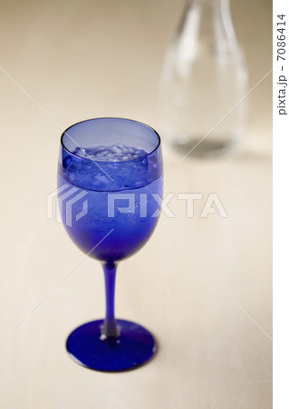 グラスの水 7086414