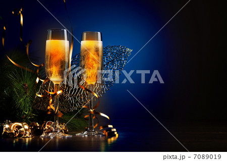 Glasses of champagne at new year party 7089019
