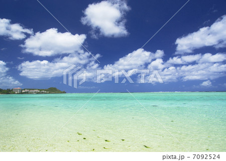 グアム島の海と空 7092524