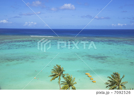 グアム島の海と空 7092526