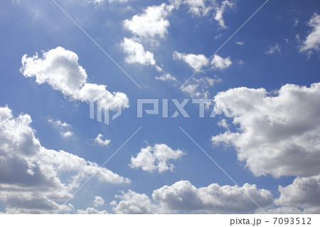 秋空の白い雲 秋空の白い雲 7093512