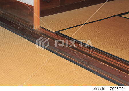 和室の畳と敷居 7093764