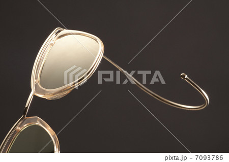 サングラスのアップ サングラスのアップ 7093786