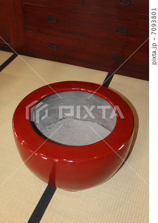 和室の火鉢 7093801