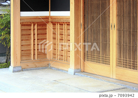 日本家屋の玄関先の写真素材