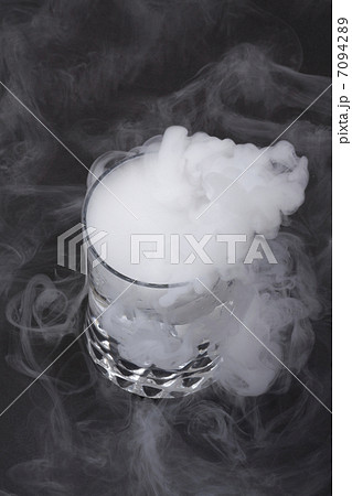 ドライアイス 7094289