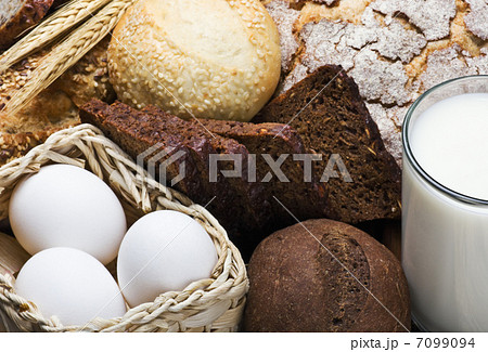 assortment of freshly baked bread assortment of freshly baked bread 7099094