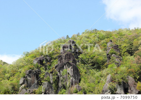 新緑の裏耶馬溪　猿の飛岩 7099750