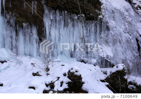 横谷渓谷の氷瀑 7100649