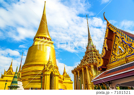 ワット・プラケーオの仏塔(タイ、バンコク王宮地区) ワット・プラケーオの仏塔(タイ、バンコク王宮地区) 7101521