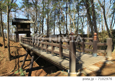 逆井城跡公園　逆井城楼門と橋－逆井にて 7102976