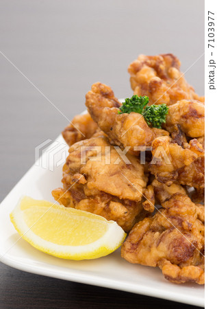 鶏のから揚げ 7103977