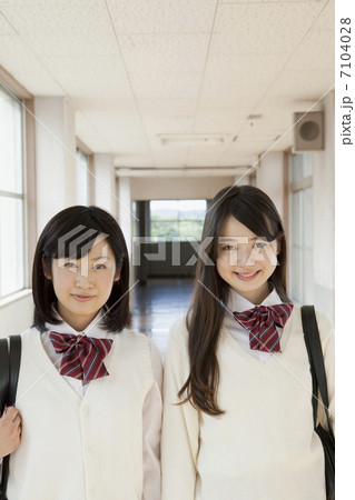 笑顔の女子高生 7104028