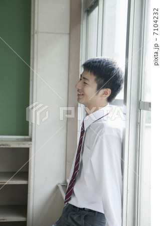 笑顔の男子高生 7104232