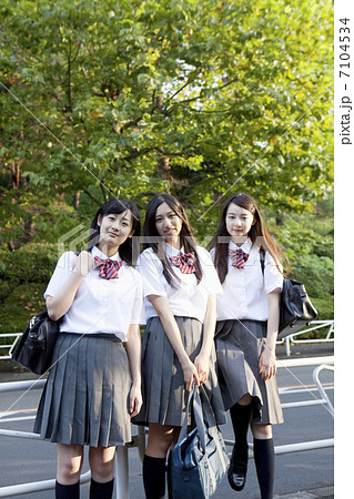 笑顔の女子高生 笑顔の女子高生 7104534