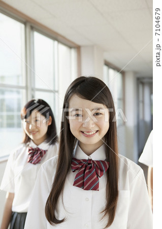 笑顔の女子高生 笑顔の女子高生 7104679