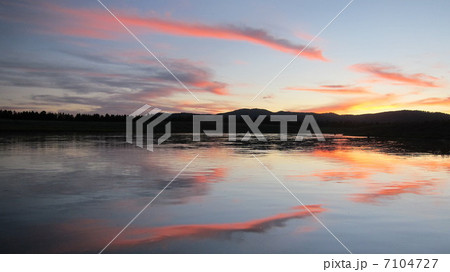 ヘンリーズフォーク川の夕景 No.2 ヘンリーズフォーク川の夕景 No.2 7104727
