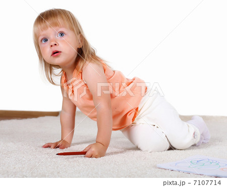 Little blond girl in studio Little blond girl in studio 7107714