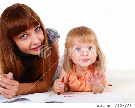 Young mother with little daughter Young mother with little daughter 7107722