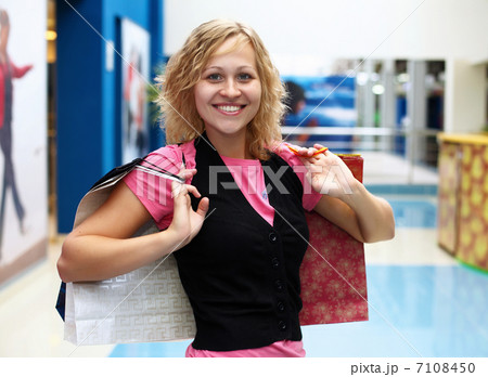 Young woman doing shopping 7108450