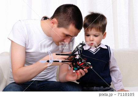 Father and his young son 7110105