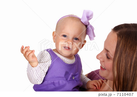 Young mother with little daughter Young mother with little daughter 7110407