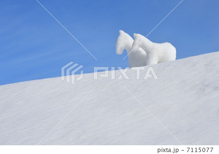 雪で作った馬 7115077