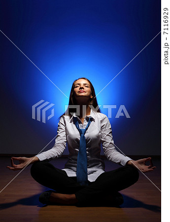 Business woman meditating Business woman meditating 7116929