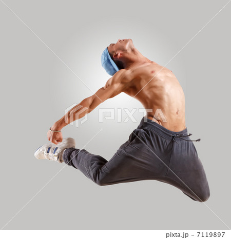 young man dancing hip hop 7119897