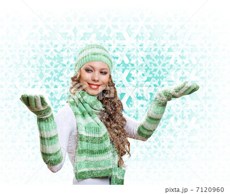 Young woman wearing warm sweater 7120960