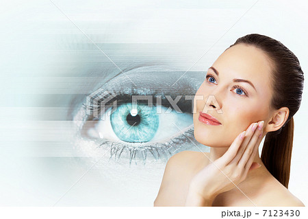 Human eye 7123430