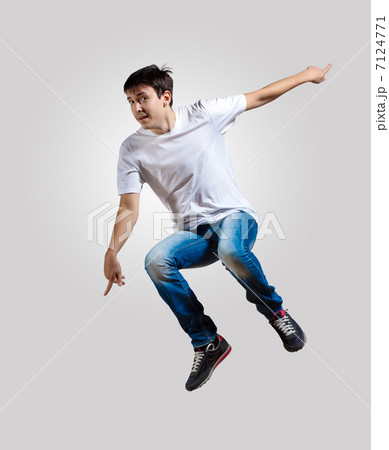 Young man dancing and jumping Young man dancing and jumping 7124771